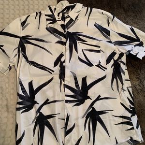 Short sleeve button up